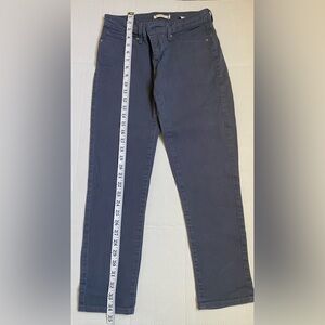 Women Levi's 712 Denim Slim Jeans in a Size 27